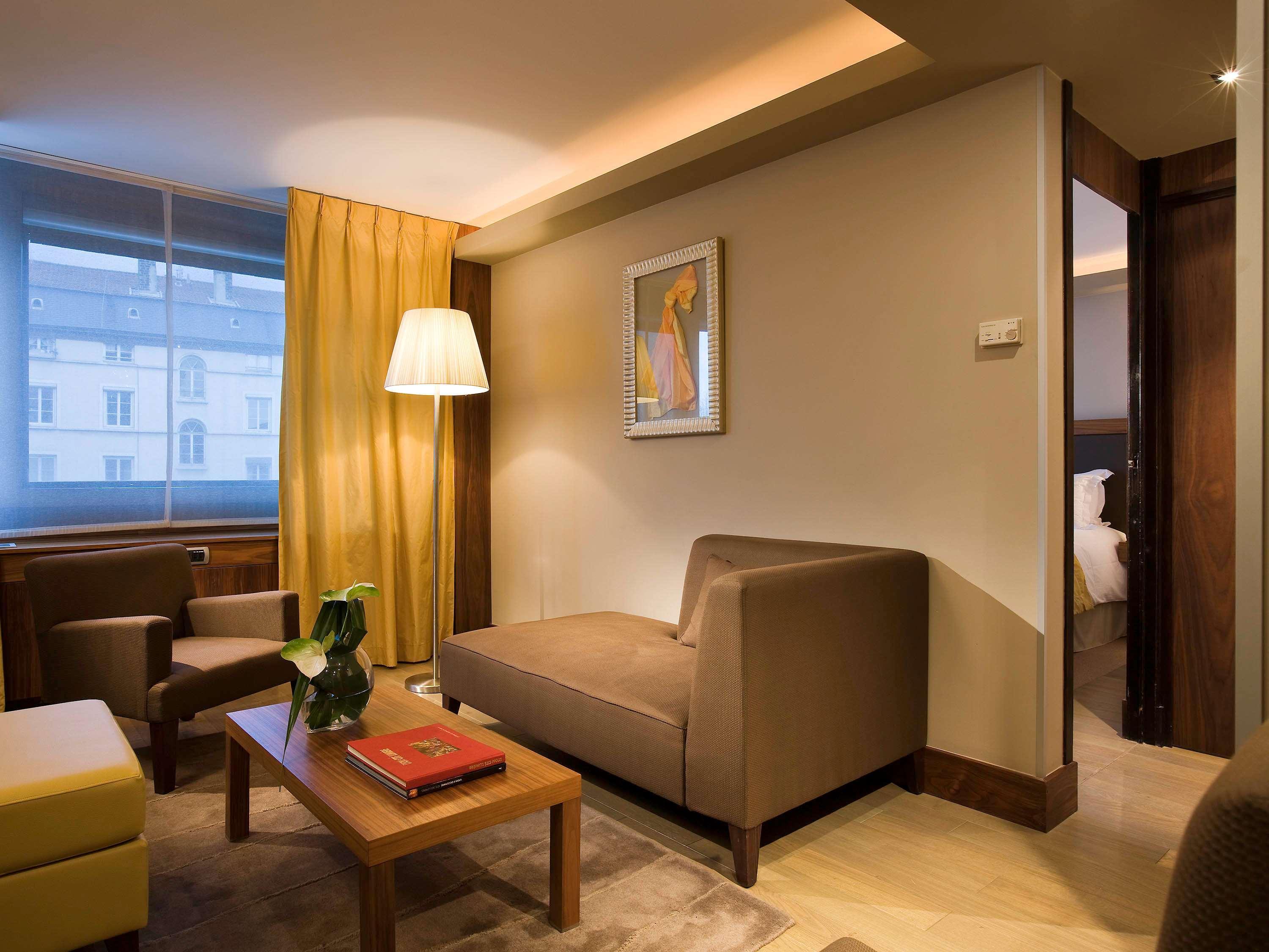 Sofitel Lyon Bellecour Hotel Luaran gambar A suite at the hotel