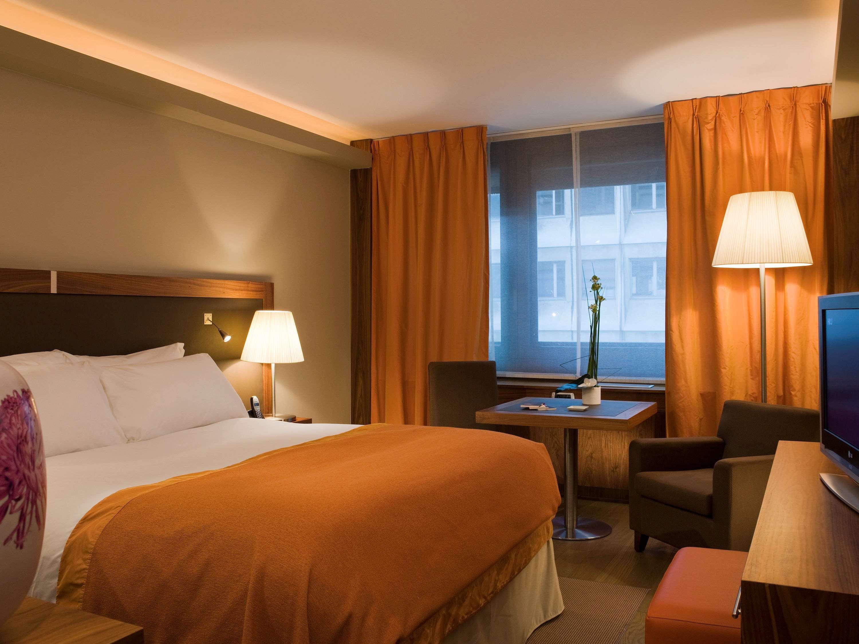 Sofitel Lyon Bellecour Hotel Luaran gambar A room at the hotel