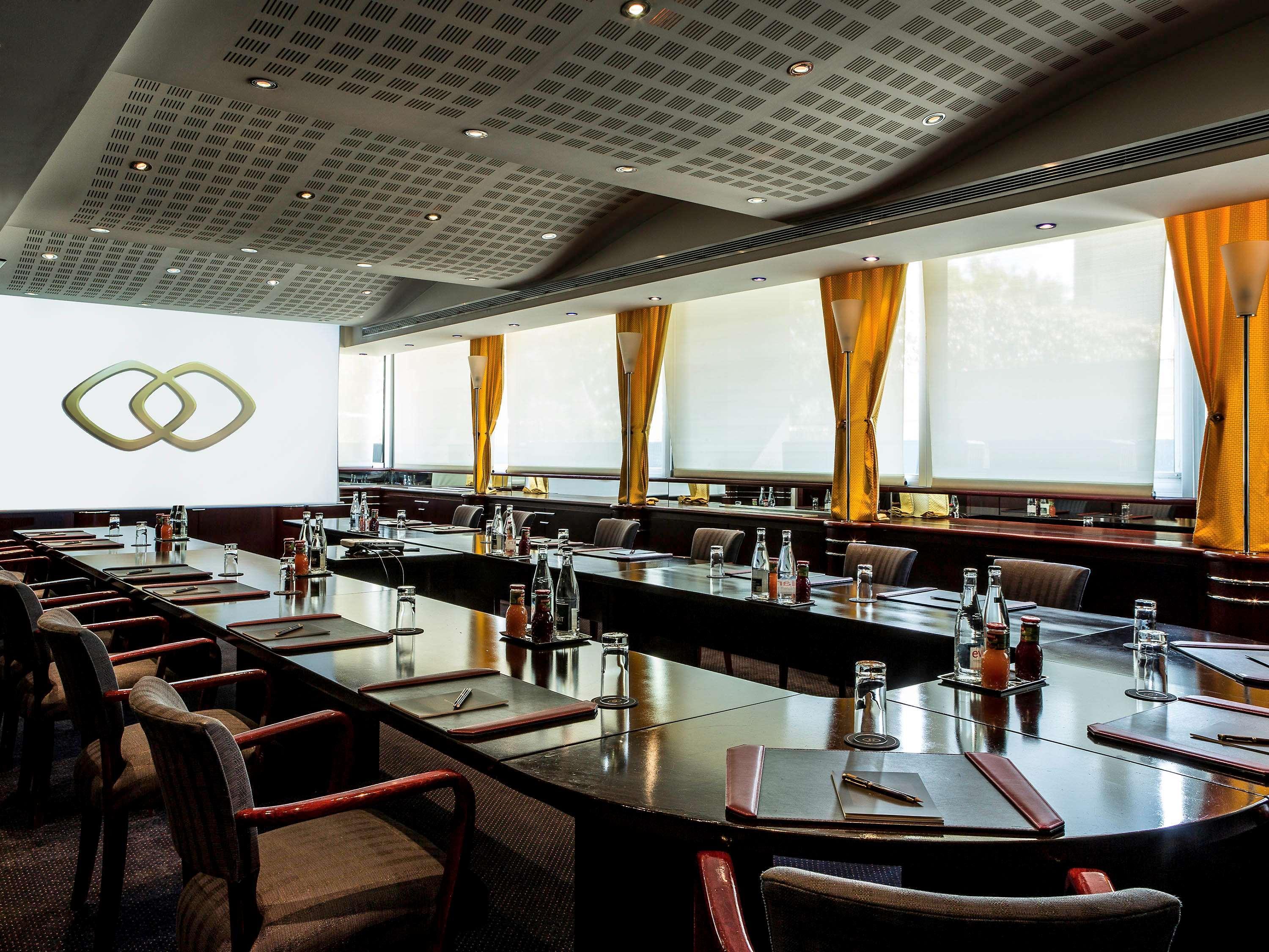 Sofitel Lyon Bellecour Hotel Luaran gambar The meeting room of the European Economic and Social Committee