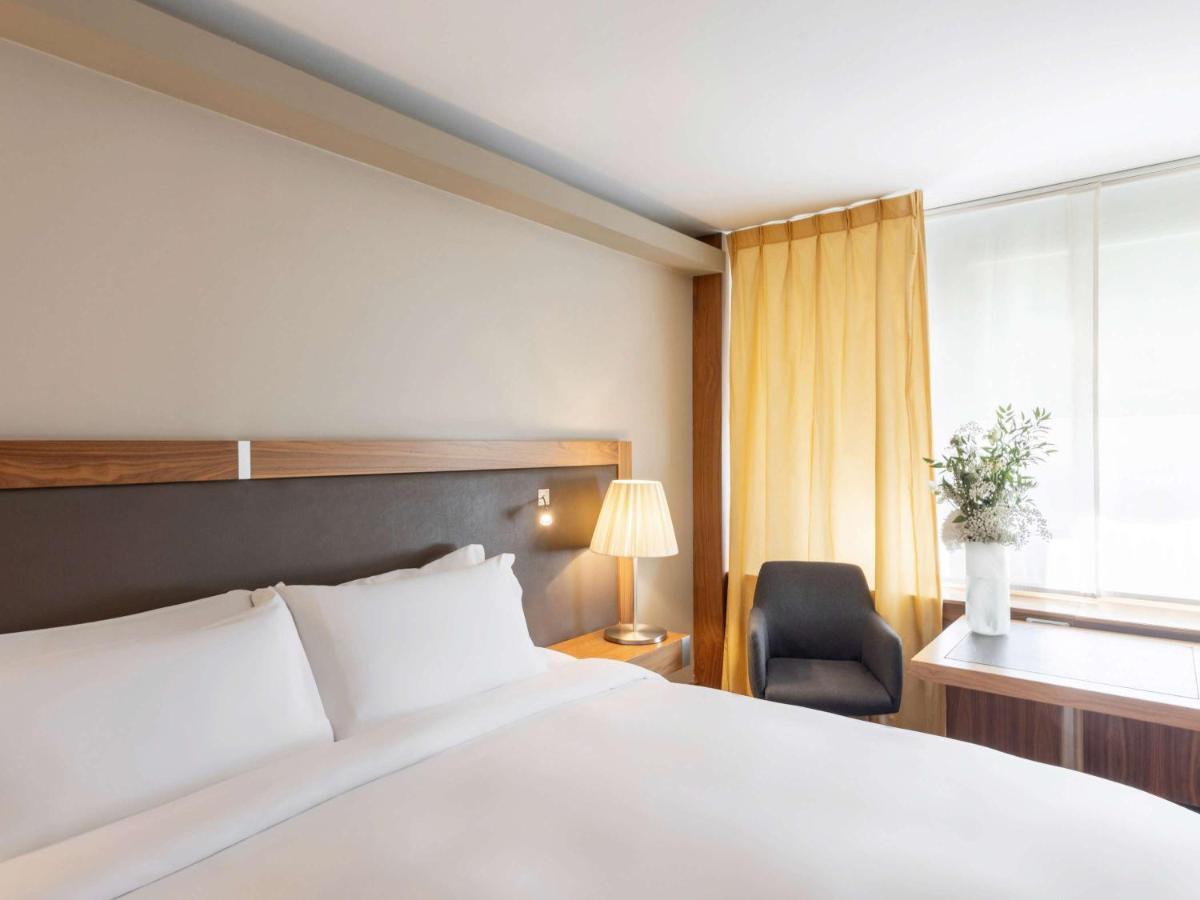 Sofitel Lyon Bellecour Hotel Luaran gambar A room at the hotel