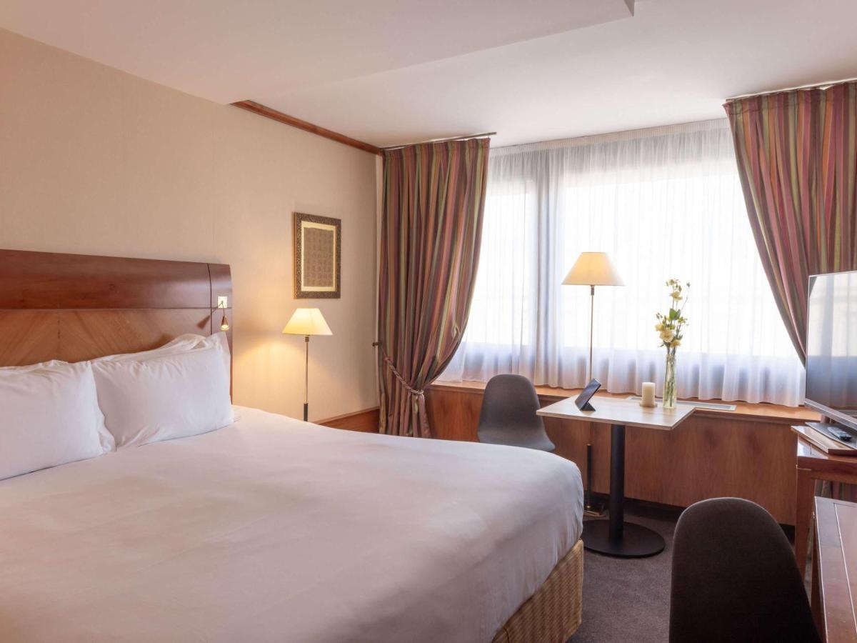 Sofitel Lyon Bellecour Hotel Luaran gambar A room at the hotel