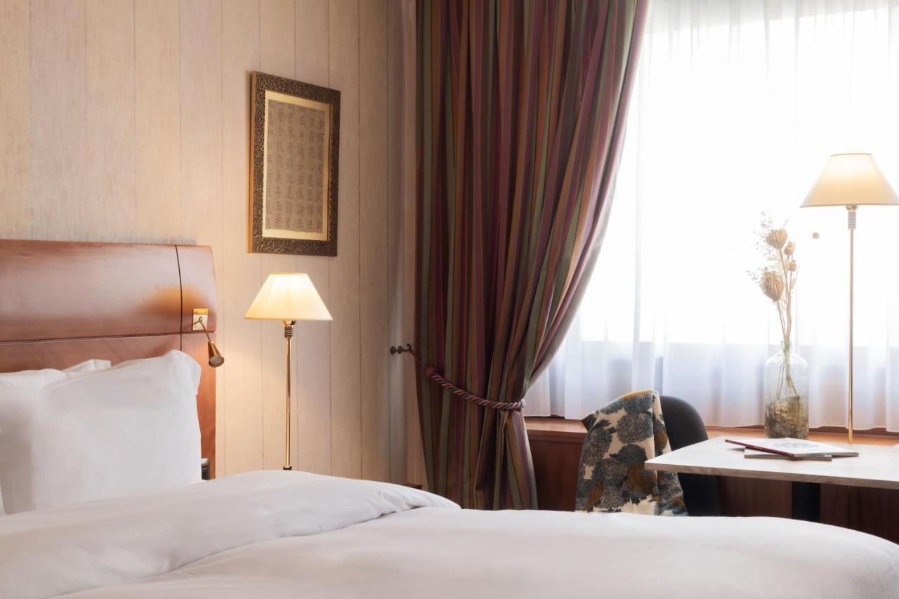 Sofitel Lyon Bellecour Hotel Luaran gambar A room at the hotel