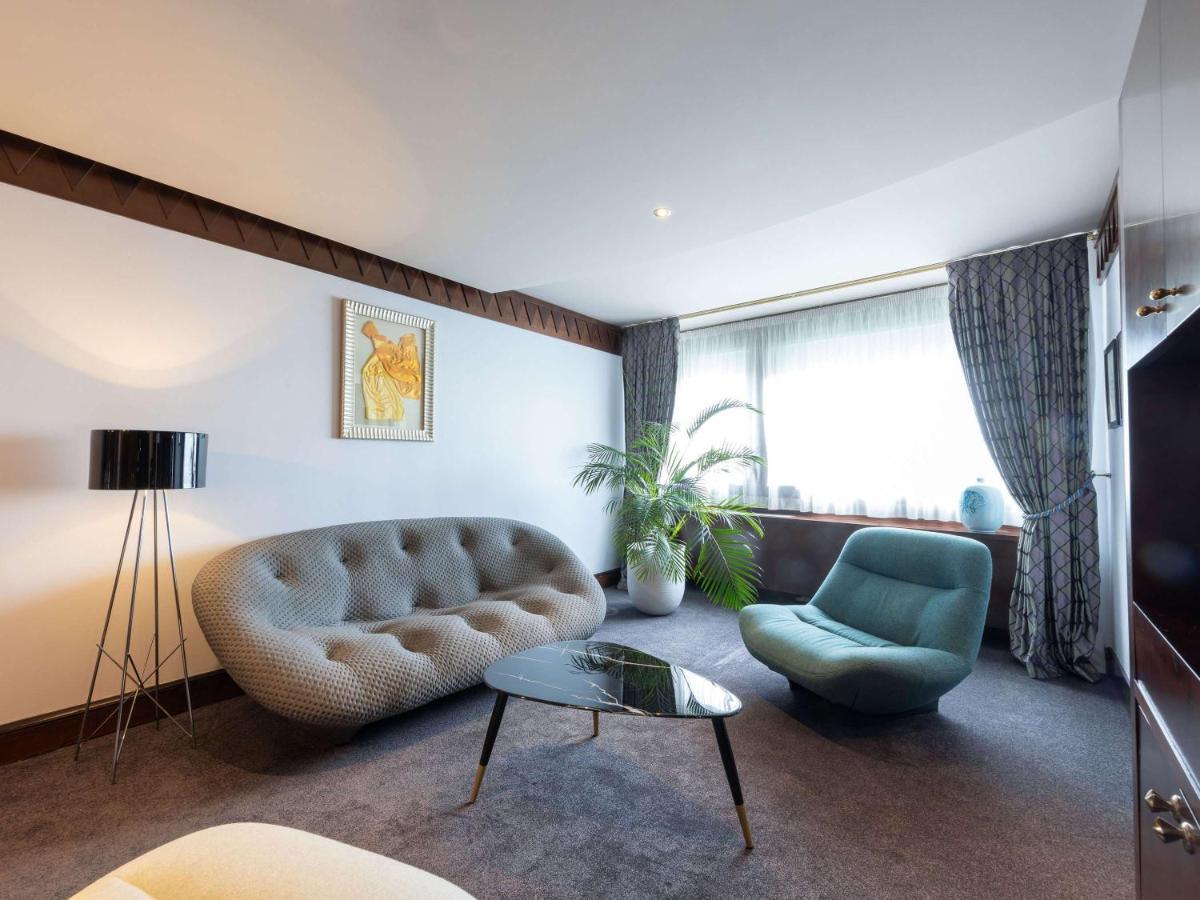 Sofitel Lyon Bellecour Hotel Luaran gambar A suite at the Hotel de la Ville