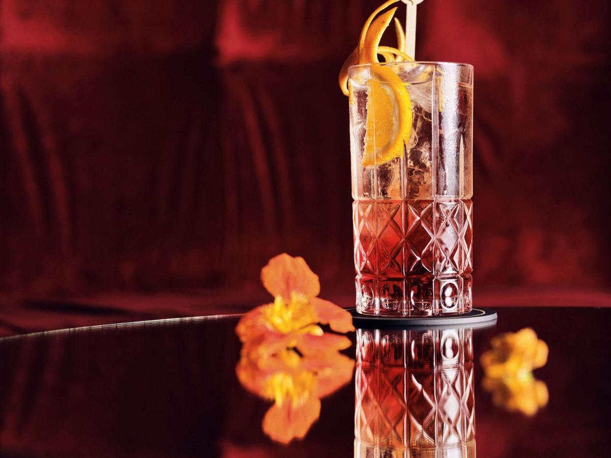 Sofitel Lyon Bellecour Hotel Luaran gambar A glass of Vermouth