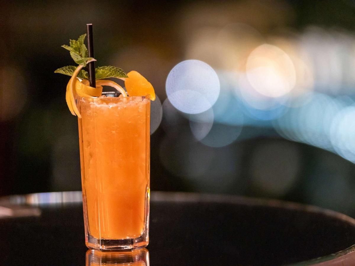 Sofitel Lyon Bellecour Hotel Luaran gambar A screwdriver cocktail