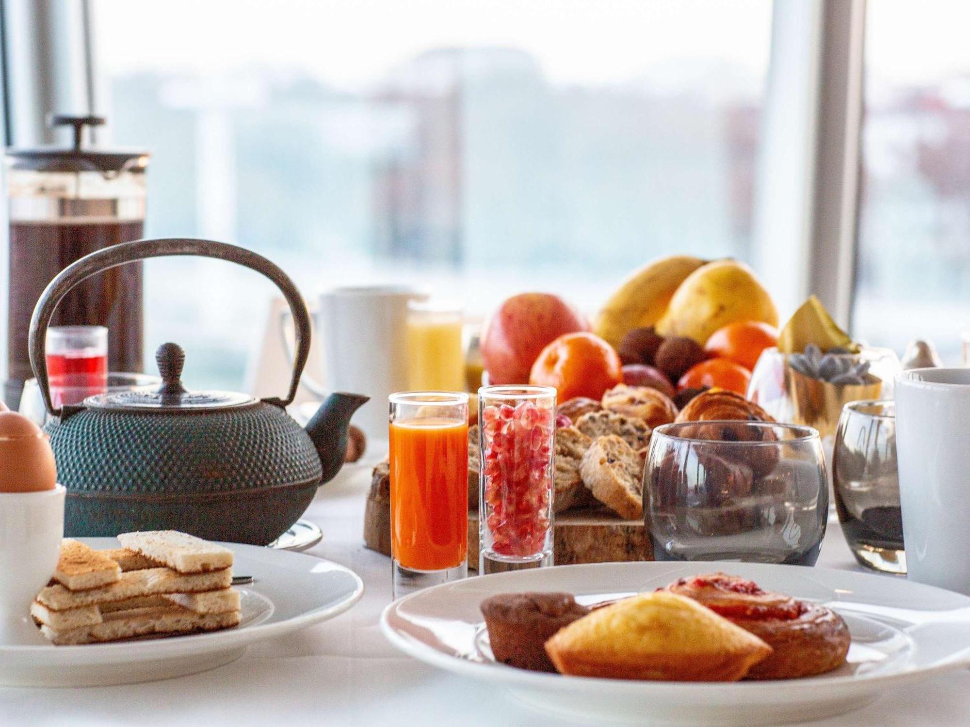Sofitel Lyon Bellecour Hotel Luaran gambar A breakfast buffet