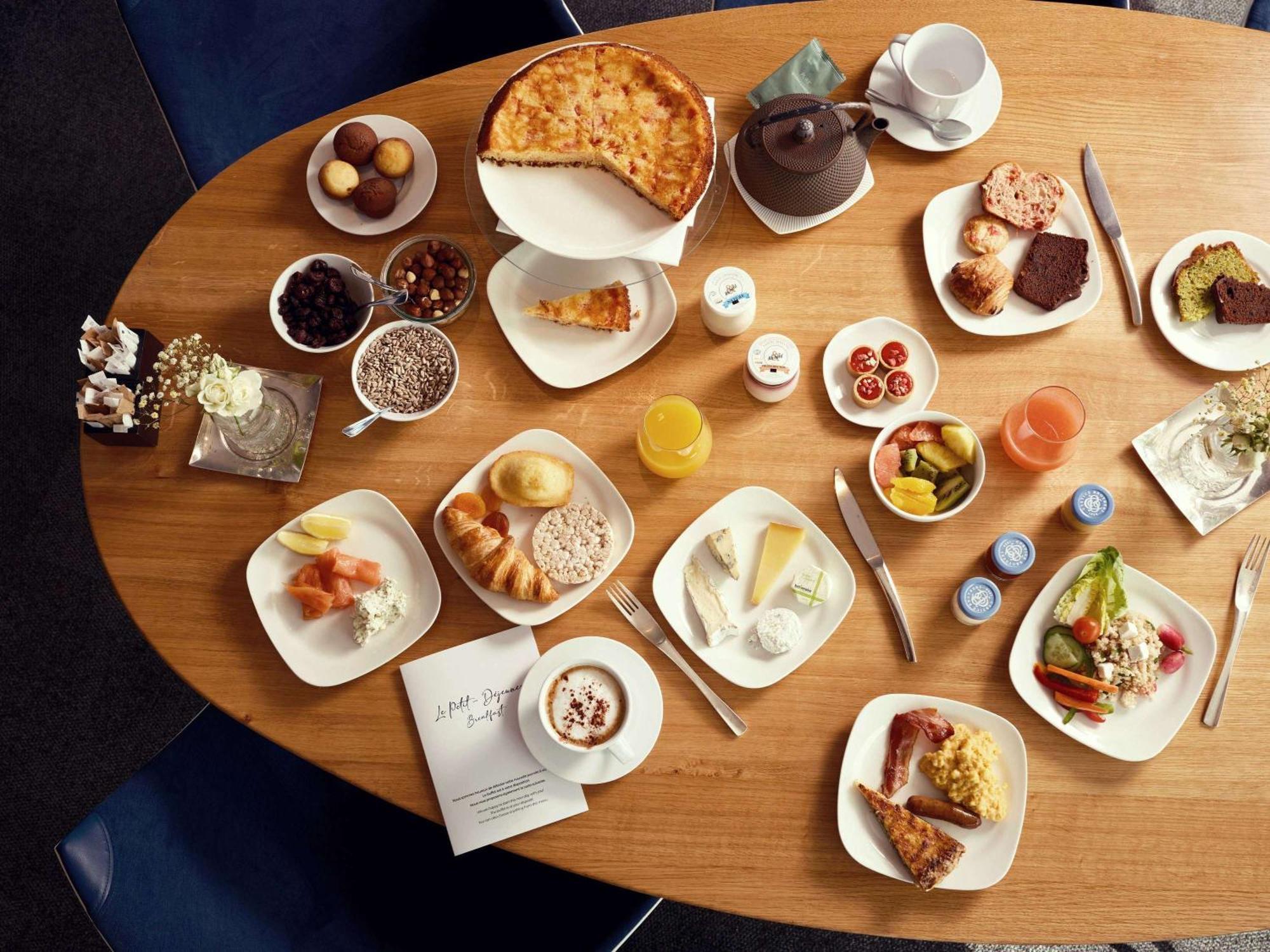 Sofitel Lyon Bellecour Hotel Luaran gambar A typical breakfast at the restaurant